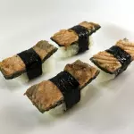 70. Sushi de salmão skin  4 peças