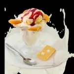Duraznos con crema y helado