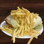 Tortugón DELI con papas fritas