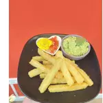 YUCA FRITA CON GUACAMOLE