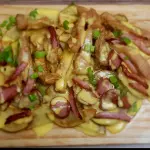 Salchi Cheddar Con Pollo Crispy