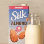 Vaso de leche de almendras