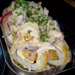 ROLL ACEVICHADO ENVUELTO EN TEMPURA