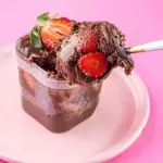 Bolo Brigadeiro com Morangos
