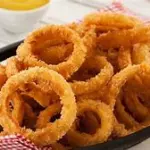 Anel de cebola com batata frita