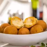 BOLINHO MANDIOQUINHA COM PROVOLONE