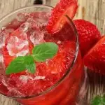CAIPIRINHA DE MORANGO