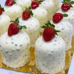 Mini bolo oreo e morango 2 fatias