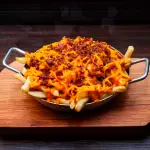 BATATA CHEDDAR E BACON MÉDIA