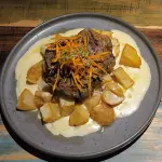LOMO Y PAPAS A LA CREMA