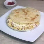 Queso y huevos rancheros
