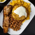 Moro con Menestra y Costilla