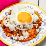 Desayuna 99 | Chilaquiles con Huevo.