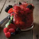 CAIPIRINHA DE FRUTAS VERMELHAS