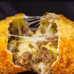 Pastel Carne com Queijo