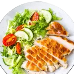 Pechuga asada con ensalada