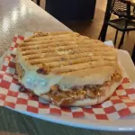 Sándwich de pollo en BBq y queso