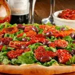 RÚCULA COM TOMATE SECO