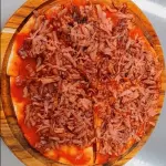 Mini Pizza de calabresa e queijo