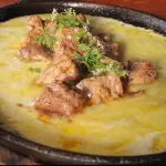 Queso fundido con arrachera 300 grs.