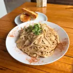 Pasta carbonara con pollo  champiñon