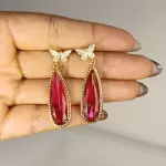 Arete piedra roja con caida gota