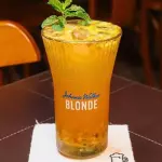 BLONDE TROPICAL