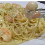Tallarines con camarones a la crema