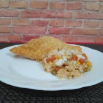29) Frango, azeitona, tomate, milho e catupiri