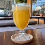 Suco de laranja e banana natural