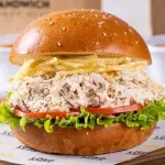 Sandwich de pollo deshilachado