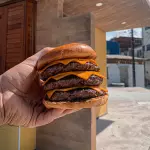 Tripla Explosão 🍔💥☄