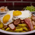 Salchipapa del barrio