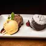 VOLCÁN DE CHOCOLATE CON HELADO