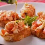 Tapas camarones al ajillo.