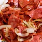 Calabresa acebolada