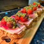 Brusqueta Parma e pesto