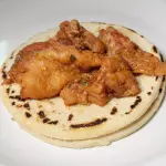 TACO DE CHICHARRÓN EN SALSA VERDE