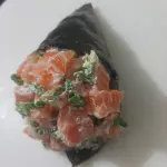 1 temaki salmão em cubo 200g