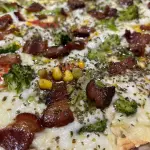 PIZZA MÉDIA BRÓCOLIS COM BACON