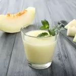 Melão com hortelã