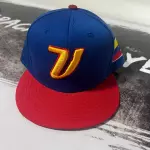 Gorra azul con roja