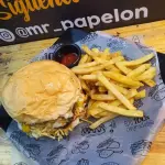HAMBURGUESA CLASICA + PAPAS + BEBIDA