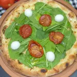 RUCULA COM TOMATE SECO