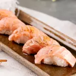 Niguiri Salmão Maçaricado