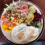 SALADA COM OVO