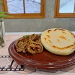 Arepa con carne mechada/beef