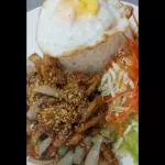 Pad Kra Tiam + Arroz