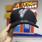 Gorra negra V blanca New era curva