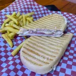 Sandwich de jamón y queso